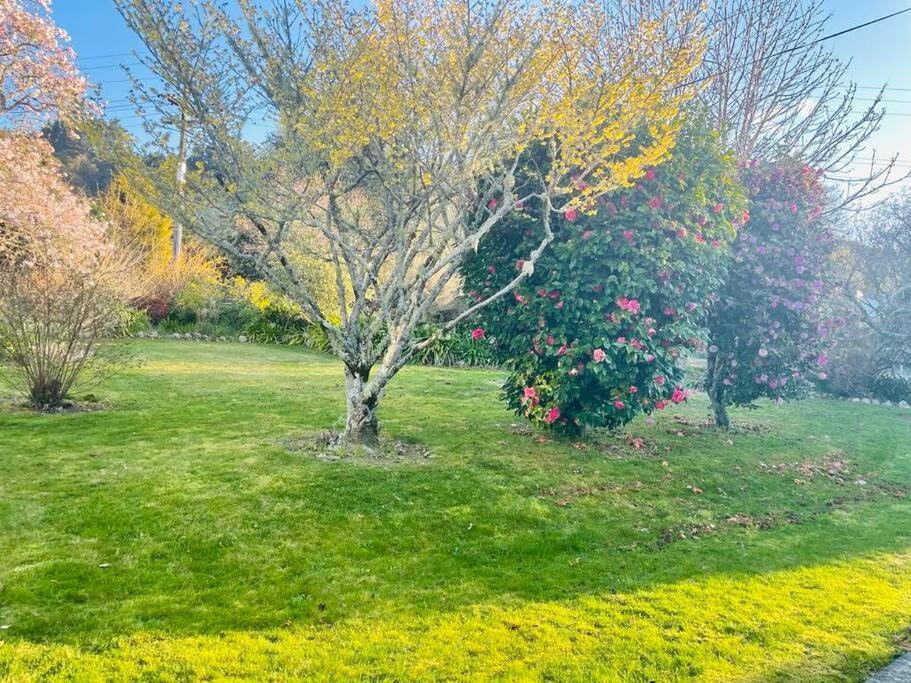 Spacious Near Kaiteriteri With Parking, Games And Sports Equipment Holiday home