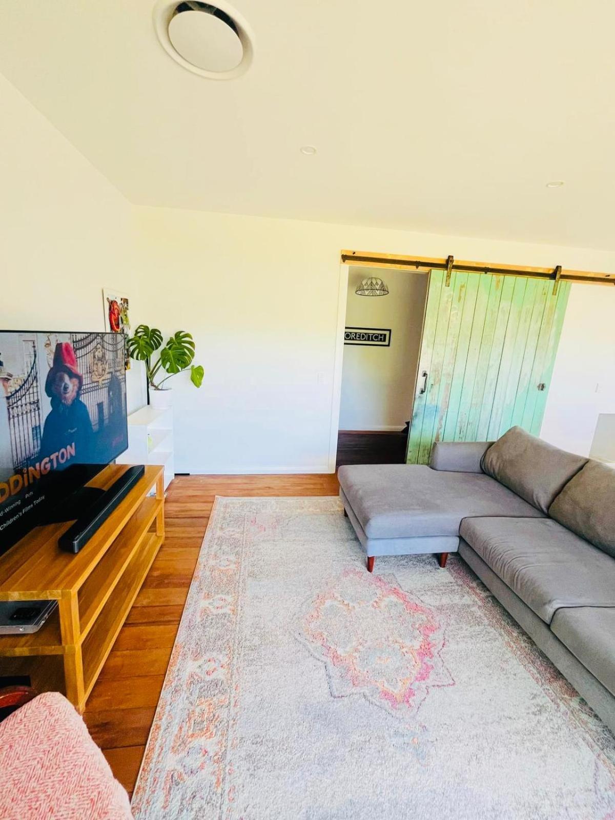 Spacious Near Kaiteriteri With Parking, Games And Sports Equipment Holiday home *